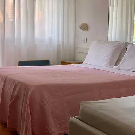 Hotel Solitude-2